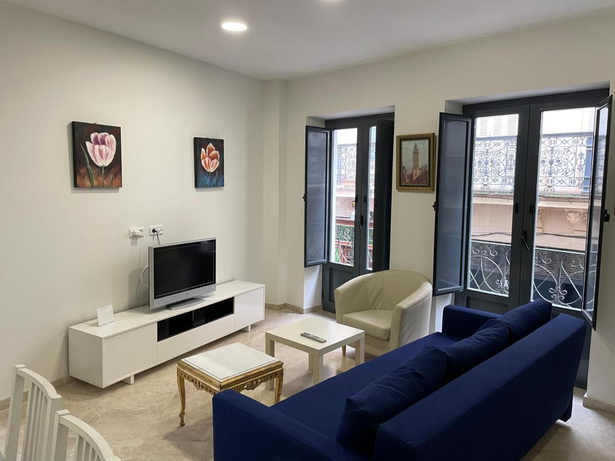 Petit Sagasta Apartamentos-Sagasta Севілья Екстер'єр фото