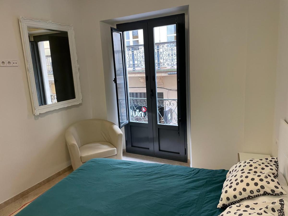 Petit Sagasta Apartamentos-Sagasta Севілья Екстер'єр фото