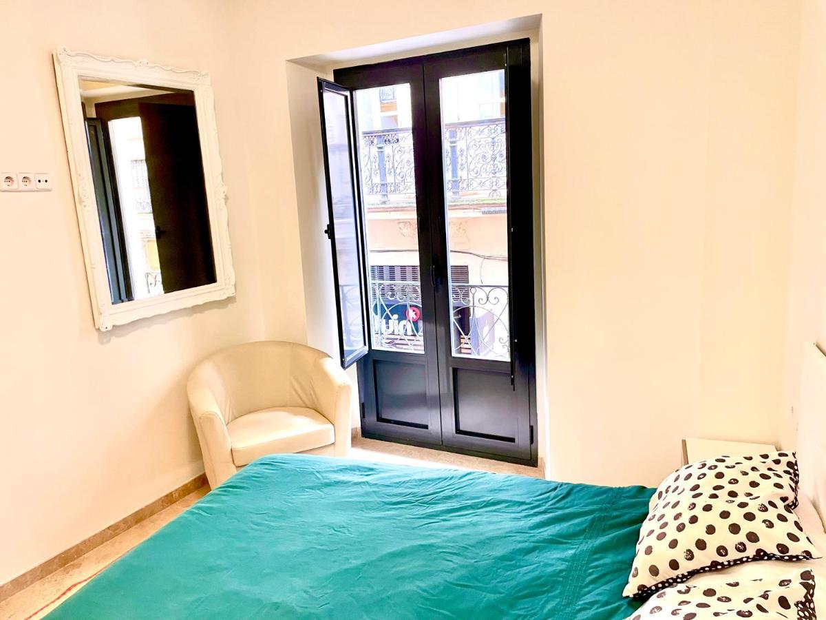 Petit Sagasta Apartamentos-Sagasta Севілья Екстер'єр фото